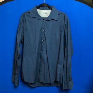 Calvin Klein men’s dress shirt. Slim fit.